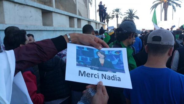 المتظاهرون في وهران يشكرون صحفية التلفزيون الوطني نادية مداسي