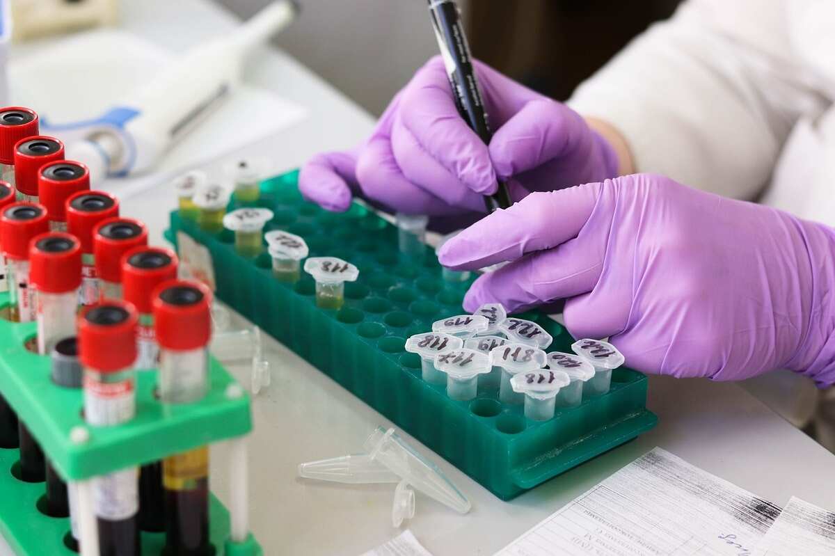 test ADN origine dans un laboratoire