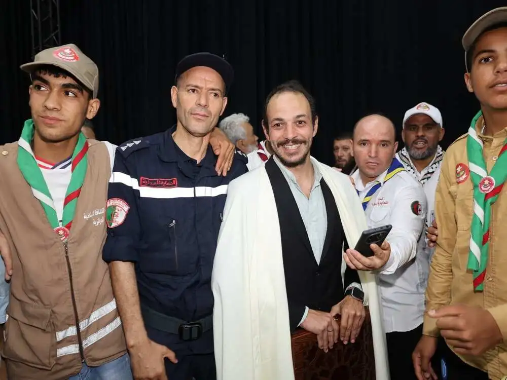 تكريم الممثل علي ناموس بطل فيلم زيغود يوسف من طرف والي تيسمسيلت